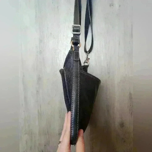 FOSSIL Black Classic Crossbody Logo Bag Small Size - Picture 3 of 14